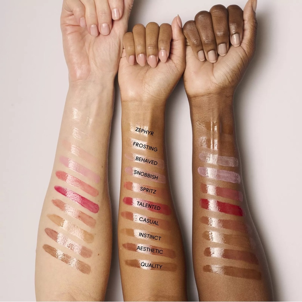 MAC ‘Casual’ Lipglass Air Non-Sticky Lipgloss - Picture 5 of 9